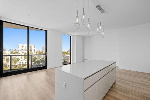 Снять в аренду квартиру в Халландейл-Бич, Флорида 2 спальни, 137.77м2, № 1975780 - фото 9