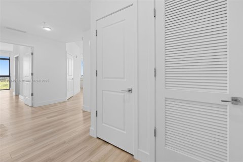 Снять в аренду квартиру в Халландейл-Бич, Флорида 2 спальни, 137.77м2, № 1975780 - фото 18