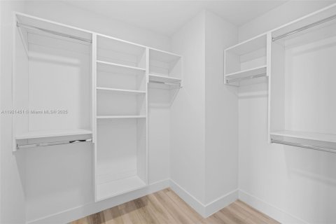 Снять в аренду квартиру в Халландейл-Бич, Флорида 2 спальни, 137.77м2, № 1975780 - фото 24