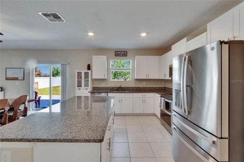House in Riverview, Florida 4 bedrooms, 244.8 sq.m. № 1636819 - photo 15