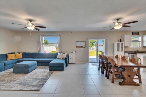 House in Riverview, Florida 4 bedrooms, 244.8 sq.m. № 1636819 - photo 8