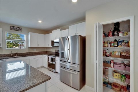 House in Riverview, Florida 4 bedrooms, 244.8 sq.m. № 1636819 - photo 16