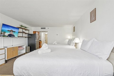 Condo in Sunny Isles Beach, Florida  № 2063219 - photo 13
