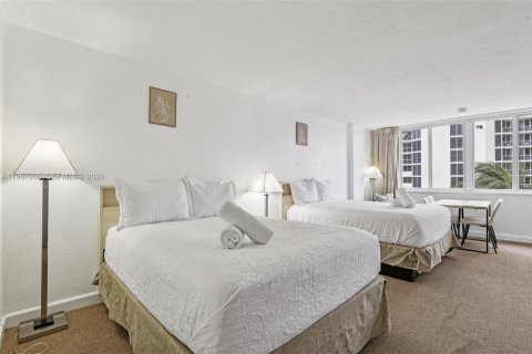 Condo in Sunny Isles Beach, Florida  № 2063219 - photo 10