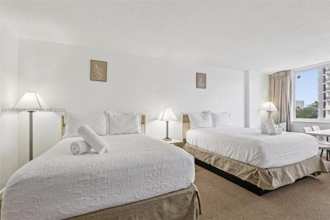 Condo in Sunny Isles Beach, Florida  № 2063219 - photo 16
