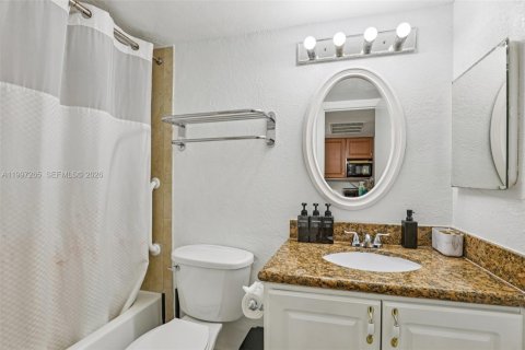 Condo in Sunny Isles Beach, Florida  № 2063219 - photo 18