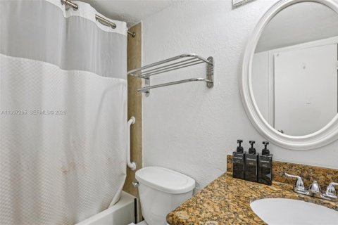 Condo in Sunny Isles Beach, Florida  № 2063219 - photo 19