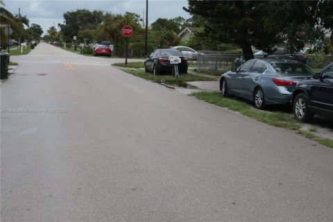 House in Greenacres, Florida 2 bedrooms, 89.19 sq.m. № 1823700 - photo 3