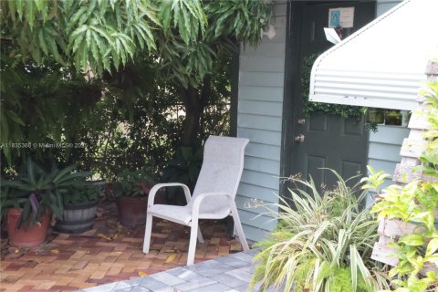 House in Greenacres, Florida 2 bedrooms, 89.19 sq.m. № 1823700 - photo 2