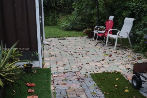 House in Greenacres, Florida 2 bedrooms, 89.19 sq.m. № 1823700 - photo 10