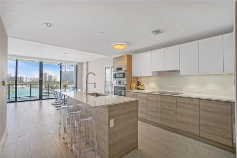 Купить кондоминиум в Бей-Харбор-Айлендс, Флорида 4 спальни, 199.74м2, № 2056962 - фото 15