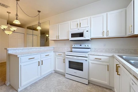 Condo in Gainesville, Florida, 2 bedrooms № 2238640 - photo 7