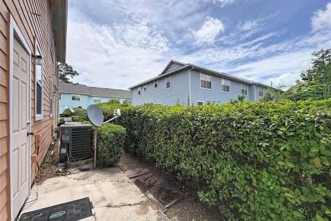 Condo in Gainesville, Florida, 2 bedrooms № 2238640 - photo 23