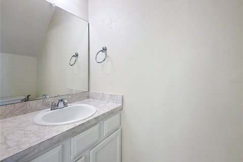 Condo in Gainesville, Florida, 2 bedrooms № 2238640 - photo 20