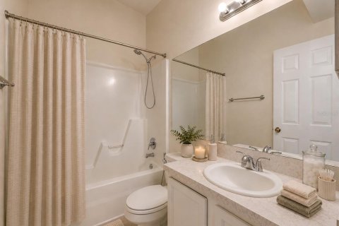 Condo in Gainesville, Florida, 2 bedrooms № 2238640 - photo 13