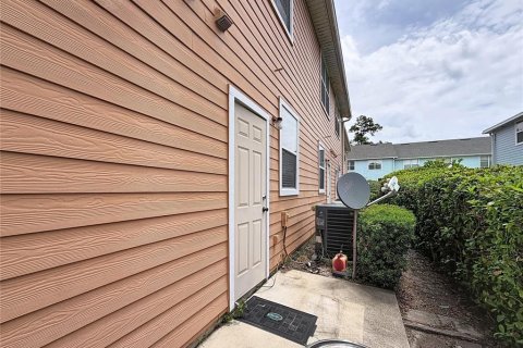Condo in Gainesville, Florida, 2 bedrooms № 2238640 - photo 22