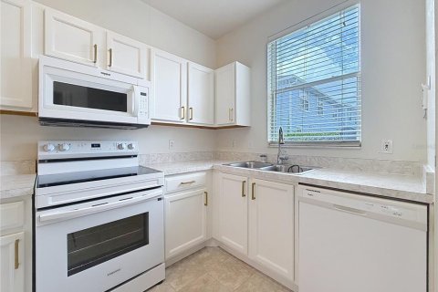 Condo in Gainesville, Florida, 2 bedrooms № 2238640 - photo 10