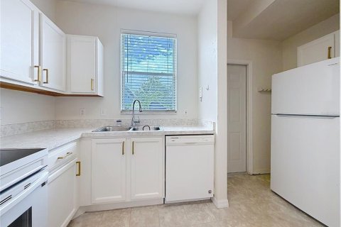 Condo in Gainesville, Florida, 2 bedrooms № 2238640 - photo 9