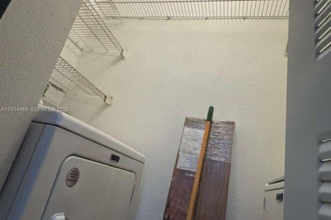 Снять в аренду кондоминиум в Корал-Спрингс, Флорида 3 спальни, 121.24м2, № 1992570 - фото 6