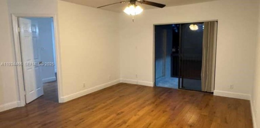 Кондоминиум с 3 спальнями в Корал-Спрингс, Флорида № 1992570