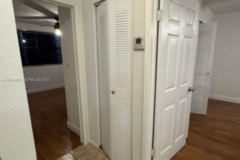 Снять в аренду кондоминиум в Корал-Спрингс, Флорида 3 спальни, 121.24м2, № 1992570 - фото 8