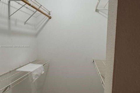 Снять в аренду кондоминиум в Корал-Спрингс, Флорида 3 спальни, 121.24м2, № 1992570 - фото 14