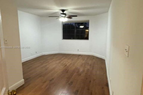 Снять в аренду кондоминиум в Корал-Спрингс, Флорида 3 спальни, 121.24м2, № 1992570 - фото 7