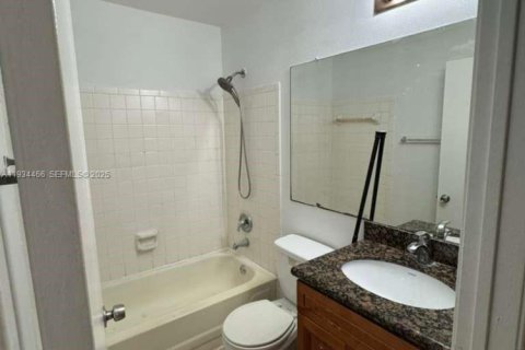 Снять в аренду кондоминиум в Корал-Спрингс, Флорида 3 спальни, 121.24м2, № 1992570 - фото 10