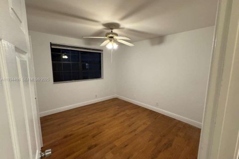 Снять в аренду кондоминиум в Корал-Спрингс, Флорида 3 спальни, 121.24м2, № 1992570 - фото 16