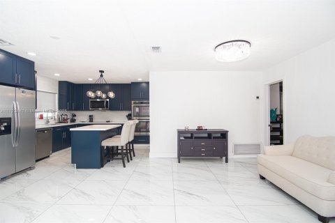 Villa ou maison à vendre à Miramar, Floride: 4 chambres, 145.11 m2 № 1475780 - photo 6
