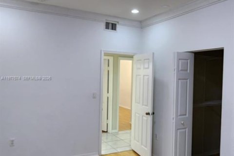 Copropriété à louer à Hialeah, Floride: 3 chambres, 92.16 m2 № 2041124 - photo 7
