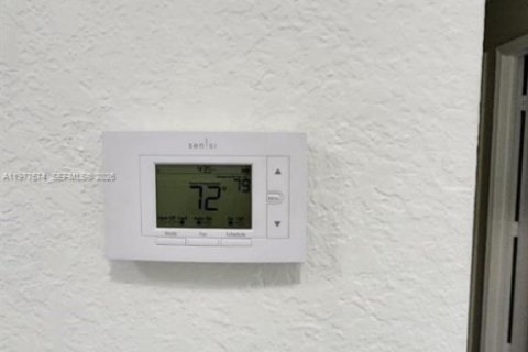 Copropriété à louer à Hialeah, Floride: 3 chambres, 92.16 m2 № 2041124 - photo 12