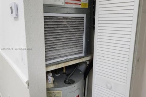 Copropriété à louer à Hialeah, Floride: 3 chambres, 92.16 m2 № 2041124 - photo 13