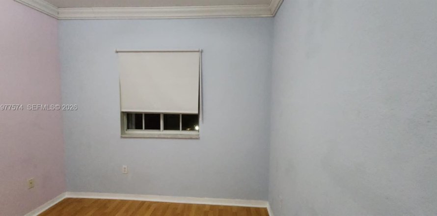 Condo à Hialeah, Floride, 3 chambres  № 2041124