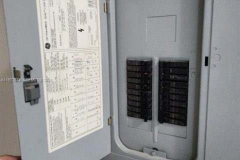 Copropriété à louer à Hialeah, Floride: 3 chambres, 92.16 m2 № 2041124 - photo 5