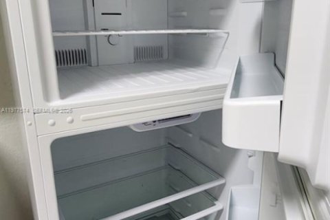 Copropriété à louer à Hialeah, Floride: 3 chambres, 92.16 m2 № 2041124 - photo 4