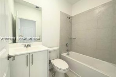 House in Homestead, Florida 3 bedrooms, 173.73 sq.m. № 2076335 - photo 14
