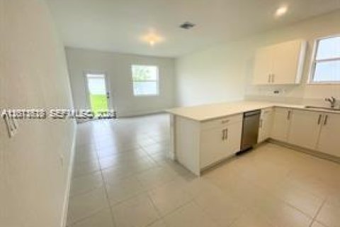 House in Homestead, Florida 3 bedrooms, 173.73 sq.m. № 2076335 - photo 8