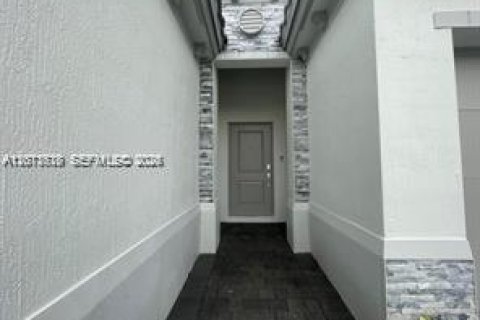 House in Homestead, Florida 3 bedrooms, 173.73 sq.m. № 2076335 - photo 3
