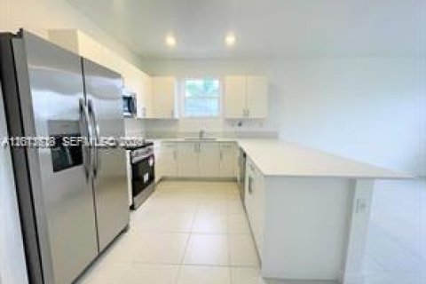 House in Homestead, Florida 3 bedrooms, 173.73 sq.m. № 2076335 - photo 9