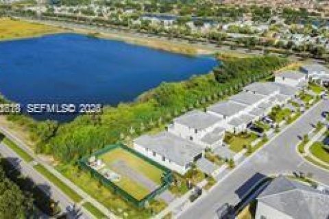 House in Homestead, Florida 3 bedrooms, 173.73 sq.m. № 2076335 - photo 28