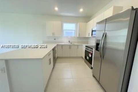 House in Homestead, Florida 3 bedrooms, 173.73 sq.m. № 2076335 - photo 10