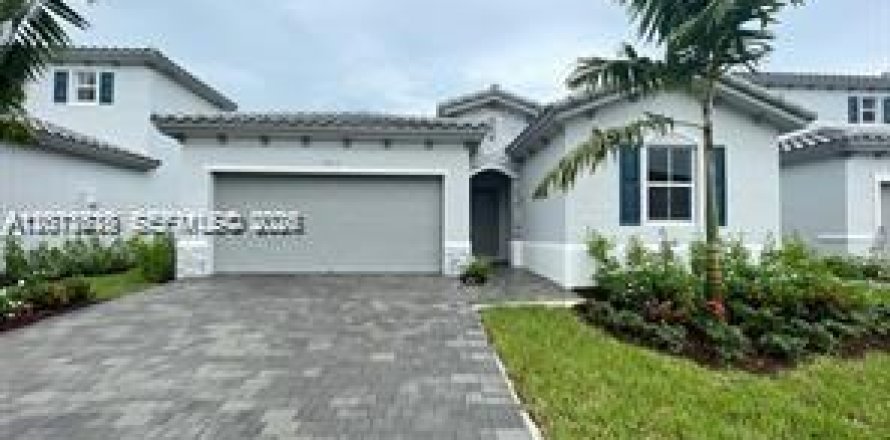 House in Homestead, Florida 3 bedrooms, 173.73 sq.m. № 2076335