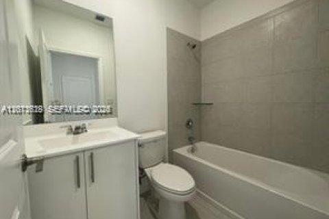 House in Homestead, Florida 3 bedrooms, 173.73 sq.m. № 2076335 - photo 16