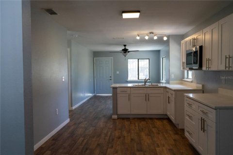 House in Sanford, Florida 2 bedrooms, 80.27 sq.m. № 1734350 - photo 4