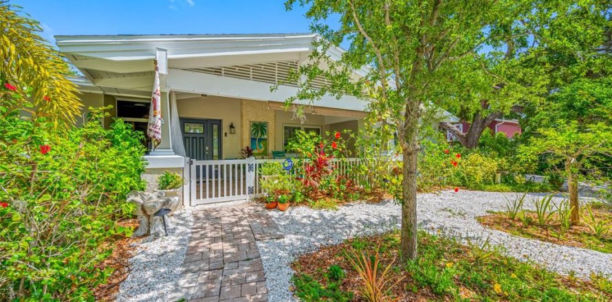 Propiedad comercial en Safety Harbor, Florida 5 dormitorios, 246.84 m2 № 1734643