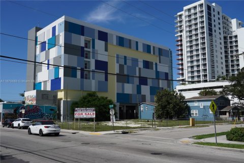 Propiedad comercial en venta en Miami, Florida № 1979494 - foto 7