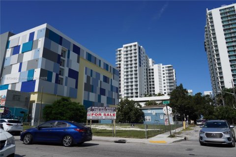 Propiedad comercial en venta en Miami, Florida № 1979494 - foto 5