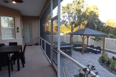 Casa en alquiler en Port Charlotte, Florida, 3 dormitorios № 2059697 - foto 4