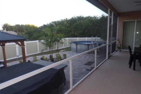 Casa en Port Charlotte, Florida 3 dormitorios № 2059697